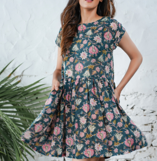 Swing dress - ebony